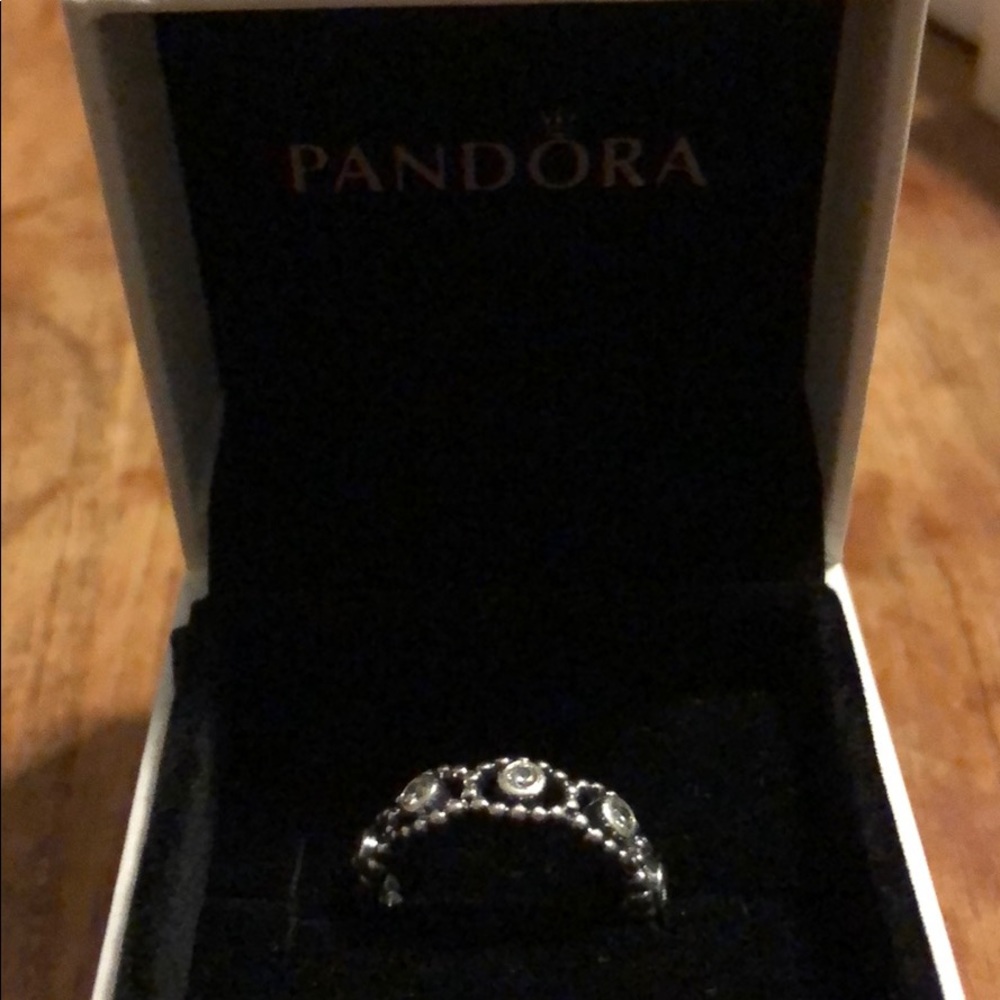 Pandora her majesty ring